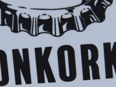 Flaschenöffner Magnet Kronkorkenkatapult – Bild 2
